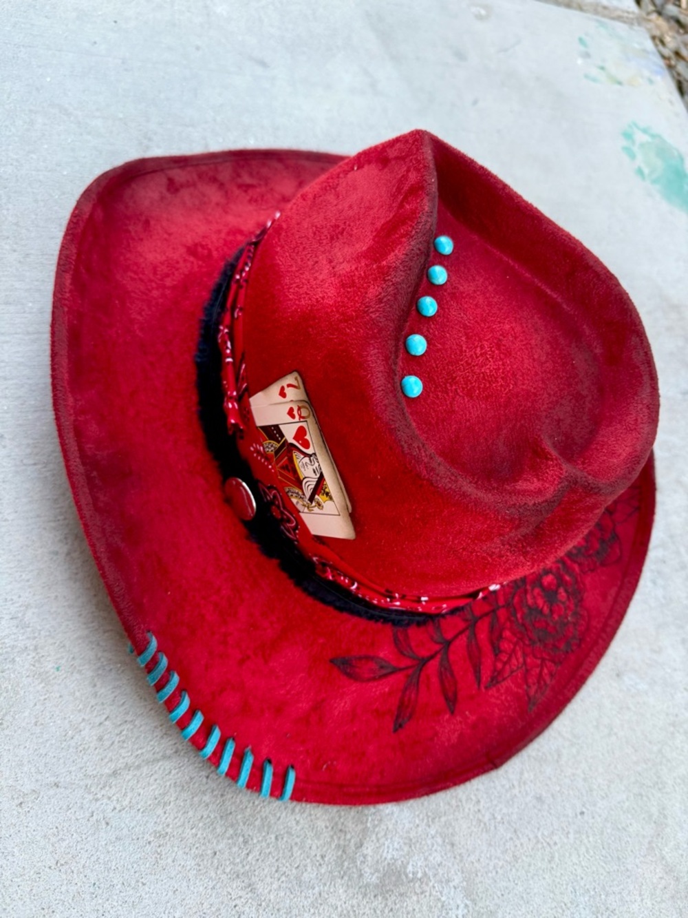 Red corazón heart cowboy hat wide brim